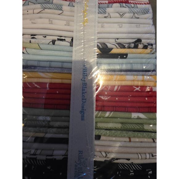 Riley Blake Fat Quarter Bundle 41 Piece White As Snow Fabric Cotton Holiday - Picture 4 of 6